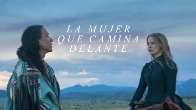 La mujer que camina delante