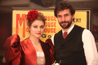 Mystery in Paris (T1): Ep.1 Misterio en el Moulin Rouge