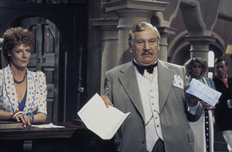 Imagen de Muerte bajo el sol - 12