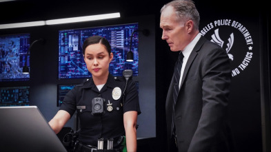 Imagen de S.W.A.T.:  Los... (T6): Ep.15 Proteger y servir - 4