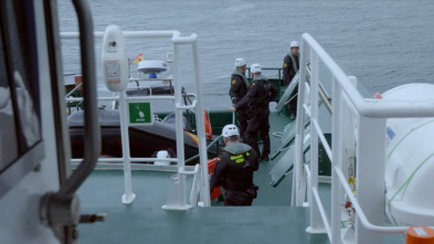 Imagen de Alerta en el mar 2: La Dictadura de las Mafias - 1
