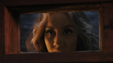 Stargirl (T1): Ep.12 Barras y estrellas, primera parte