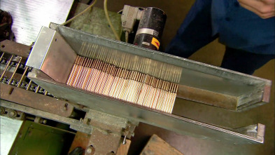 Así se hace (T19): Carteles luminosos, trajes de neopreno, aviones de aluminio