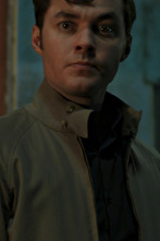 Imagen de Pennyworth (T2): Ep.2 El puente en llamas - 1