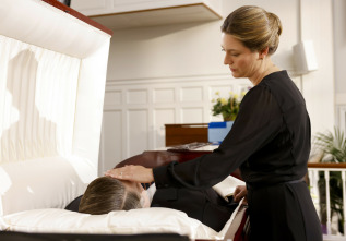 Imagen de El joven Sheldon (T7): Ep.13 Funeral - 13