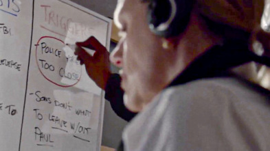 Imagen de Rehenes 911 (T1): Ep.4 El anfitrión la devuelve - 2