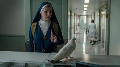Mrs. Davis (T1): Ep.5 Un Buen Lugar para Beber para Tomar el Control de Tu Bebida