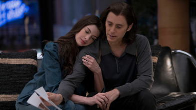 Imagen de WeCrashed (T1): Ep.7 El poder del We - 2