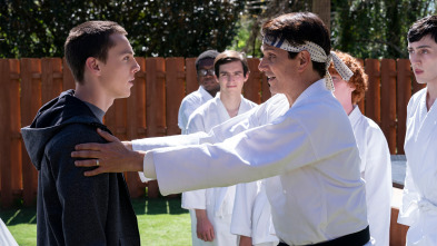 Imagen de Cobra Kai (T4): Ep.6 Zurrar ayuda a ligar - 3