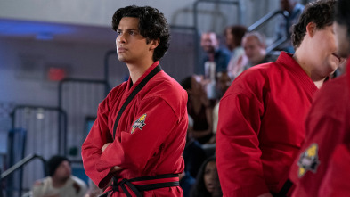 Imagen de Cobra Kai (T4): Ep.9 La caída - 5