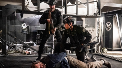 Imagen de S.W.A.T.:  Los... (T8): Ep.22 Regreso a la base - 5