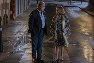 Imagen de Deudas (T1): Ep.6 La fiera de mi niña - 5