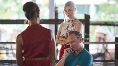 Imagen de Crimen en el paraíso (T9): Ep.1  - 2