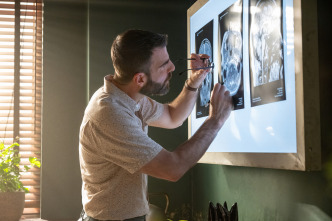Imagen de Mentes brillantes (T2): Ep.1 El gancho fantasma - 3