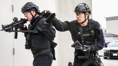 Imagen de S.W.A.T.: Los... (T2): Ep.16 Orgullo - 3