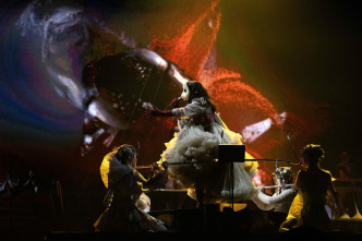 Imagen de Björk: Cornucopia - 14