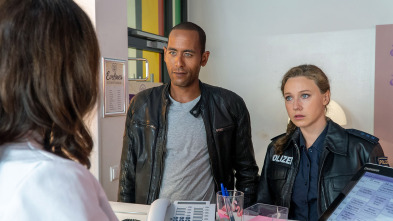 Imagen de Asesinatos en la... (T3): Ep.5 Fuego bajo el techo - 1