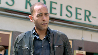 Imagen de Asesinatos en la... (T4): Ep.2 La locura de los trajes tradicionales - 1