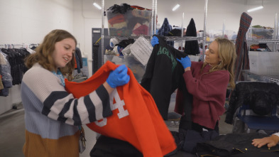 Imagen de Dentro del aeropuerto:...: Una reliquia familiar y un ojo perdido - 1