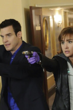 Imagen de Warehouse 13 (T4): Ep.6 Brechas - 1