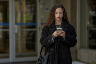 Imagen de La mujer miniatura (T1): Ep.7 Huracán Les - 2