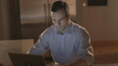 Imagen de Crímenes en la red (T4): Colocado de amor - 5