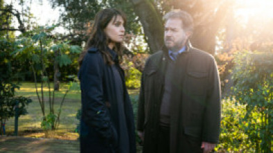 Imagen de Petra (T2): Ep.1 Serpientes en el paraíso - 5