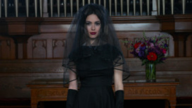 Imagen de Una boda y un funeral: Ep.1 - 5