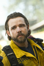 Imagen de Fire Country (T4): Ep.12 La vida de un bombero - 3