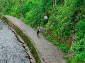 Imagen de Un país en bicicleta...: Vino, arte y bicicleta: un ruta por Bizkaia - 1