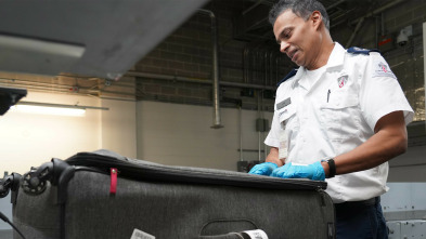 Imagen de Dentro del aeropuerto:...: Una reliquia familiar y un ojo perdido - 5