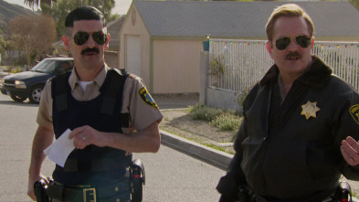 Imagen de Reno 911! (T7): Ep.2 El desfile de moda para esconder armas - 5