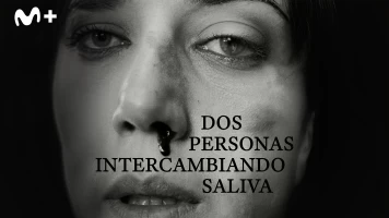 Dos personas intercambiando saliva