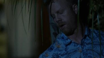 Acosada en el paraíso