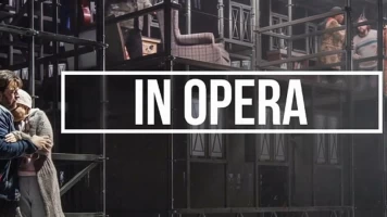 Tras el escenario en el Teatro Regio