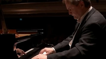 Fomin interpreta Schumann, Beethoven y Chaikovsky