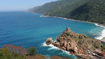 Corcega: Montañas en el mar