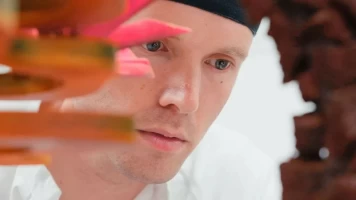 Sense ficció: Lluc, una crònica de la pastisseria