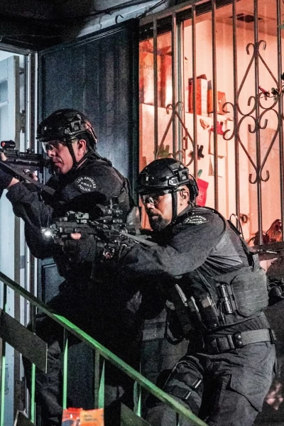 S.W.A.T.: Los Hombres de Harrelson. T(T1). S.W.A.T.: Los... (T1): Ep.17 La armería