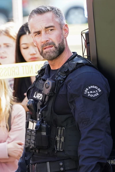 S.W.A.T.: Los Hombres de Harrelson. T(T2). S.W.A.T.: Los... (T2): Ep.11 El instituto