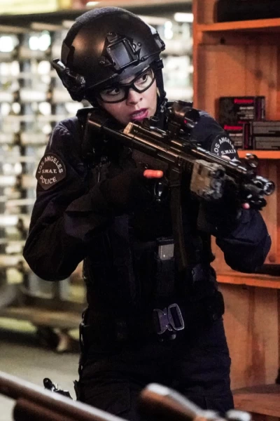 S.W.A.T.: Los Hombres de Harrelson. T(T2). S.W.A.T.: Los... (T2): Ep.13 Segundo acto