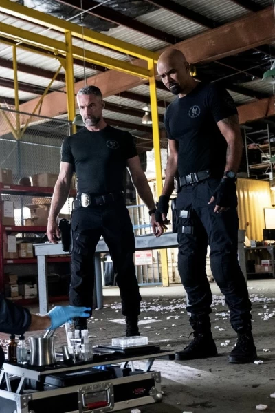 S.W.A.T.: Los hombres de Harrelson. T(T3). S.W.A.T.: Los... (T3): Ep.12 Buen policía