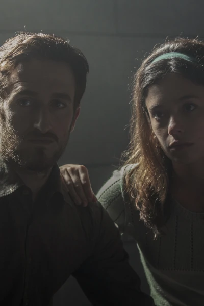 La línea invisible. T(T1). La línea invisible (T1): Ep.1 Pintadas y petardos