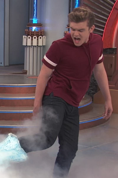 Henry Danger. T(T5). Henry Danger (T5): Ep.32 La Bota de Theranos