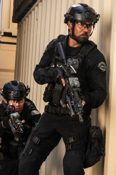 S.W.A.T.: Los Hombres de Harrelson. T(T5). S.W.A.T.: Los... (T5): Ep.10 Tres armas