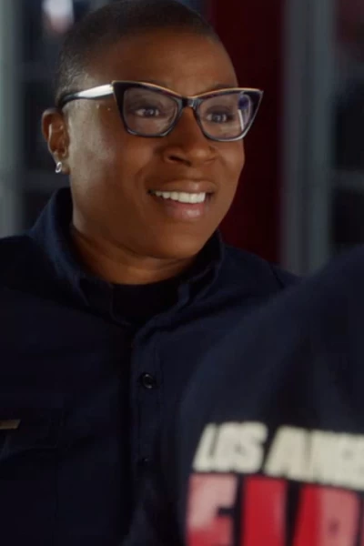 9-1-1. T(T5). 911 (T5): Ep.11 Mirando desde fuera