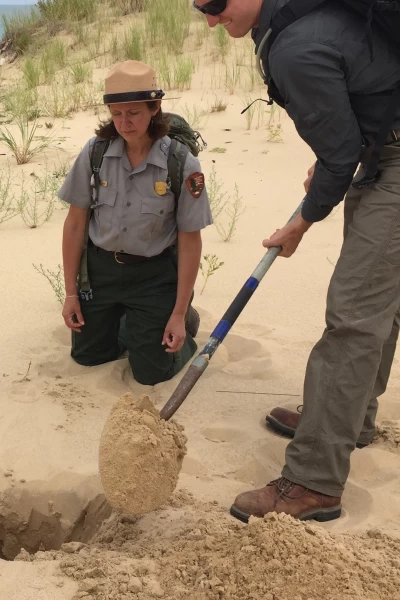 Secretos bajo tierra. Secretos bajo tierra: El misterio de la cueva de hielo