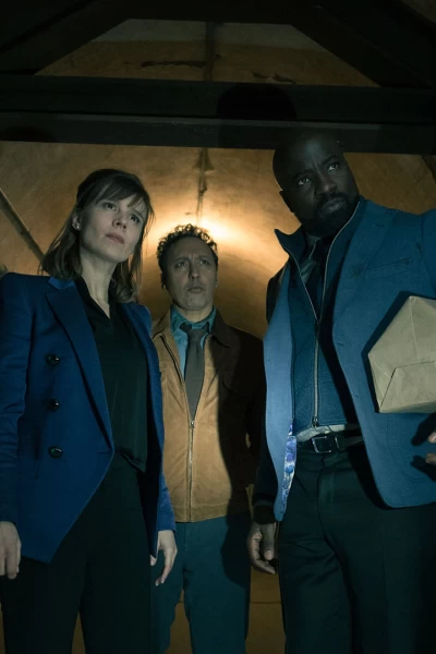 Evil. T(T4). Evil (T4): Ep.5 Cómo pilotar un avión