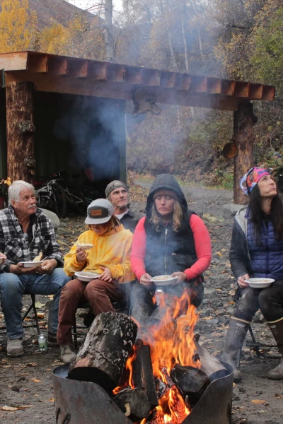 Sobrevivir en lo salvaje: el rancho Raney. T(T2). Sobrevivir en lo... (T2): Los de Alaska se unen