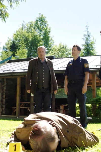 Asesinatos en la montaña. T(T4). Asesinatos en la... (T4): Ep.4 Dos veces muerto